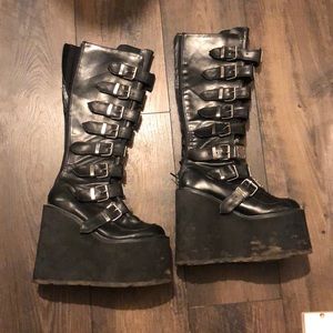 Demoni swing 315 platform boots with buckles